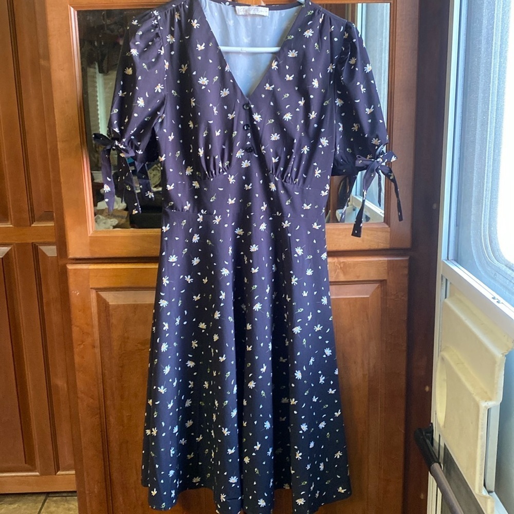 Puff Sleeve V-Neck Black & Daisy Ditzy Print A-line Dress Small Whimsigoth Fairy
